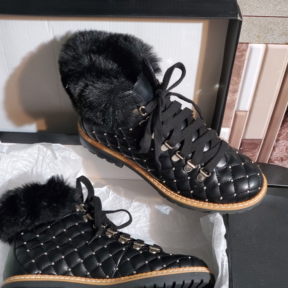 2 NWT AND ORIGINAL PACKAGE SIZE 5.5 WINTER BOOTIES fleece - Picture 8 of 10